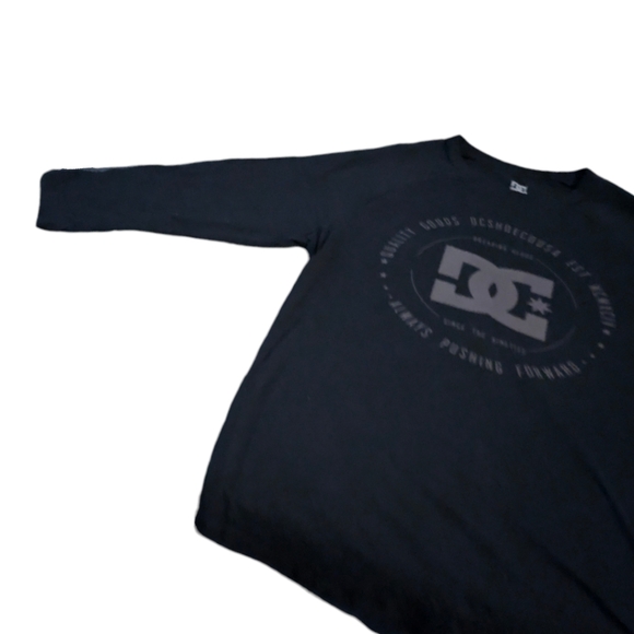 DC Shoe Co. USA Black 3/4 Cropped Sleeve Top Men's Small* - Picture 2 of 5
